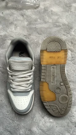 Off white sneaker