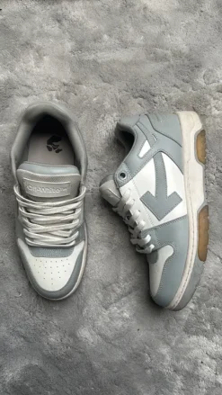 Off white sneaker