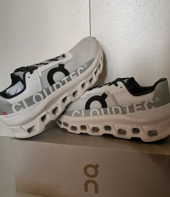 On cloud monster 🇨ðŸ‡