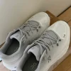 On Cloud Schoenen Grijs/Wit