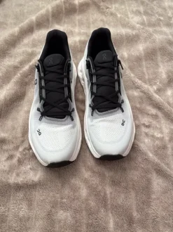 On Cloud sneakers maat 43