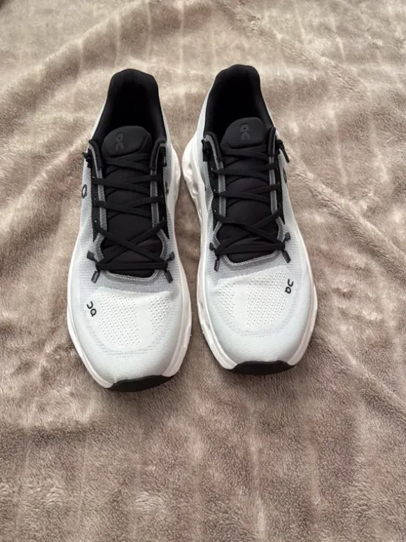 On Cloud sneakers maat 43