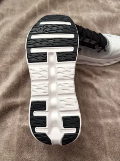 On Cloud sneakers maat 43