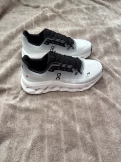 On Cloud sneakers maat 43