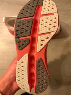 ON Cloudsurfer Max. Nieuw!
