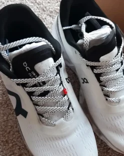 On running shoes cloudmonster 2 Wit 40