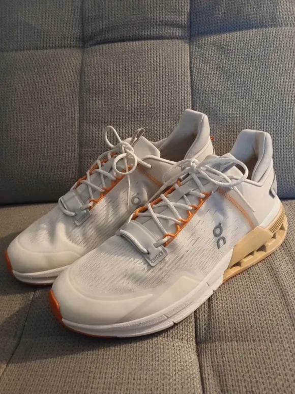 On Sneaker Gr. 42 / 27 cm weiß