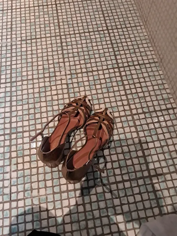 Open schoenen met goud,roze en bruine accenten