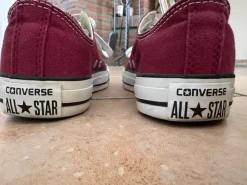 Original Converse weinrot