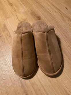 Oysho Hausschuhe / Slides