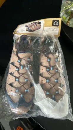 1paar nieuwe heren schoenen ., maat 44.