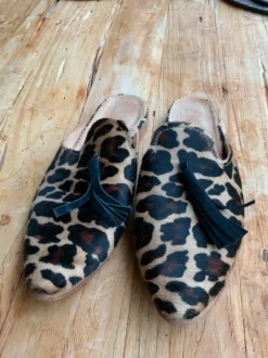 Pantoletten mit Leopaedenmuster 38
