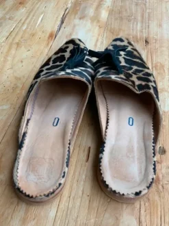 Pantoletten mit Leopaedenmuster 38