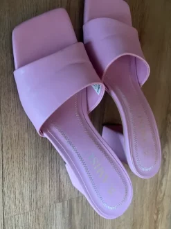 Pinke Schuhe mit Absatz