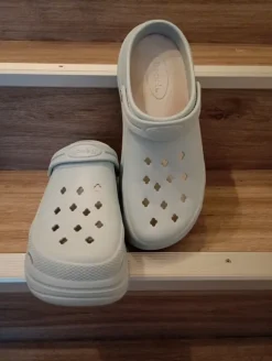 Plateau Clogs Bench