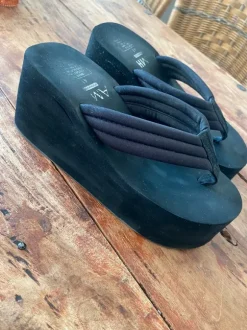 Plateau flip flops
