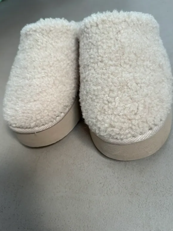 Plateau Hausschuhe beige Plüsch