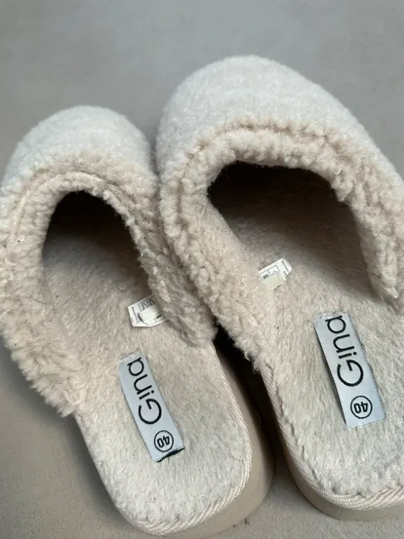 Plateau Hausschuhe beige Plüsch