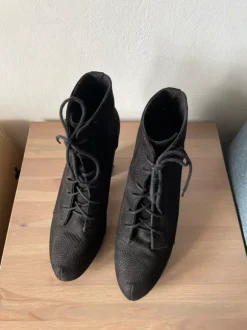 Plateau Heels