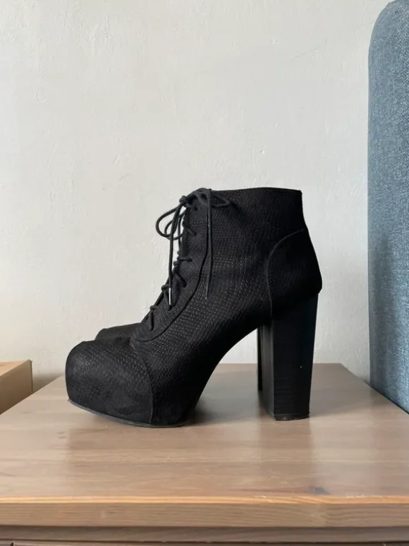 Plateau Heels