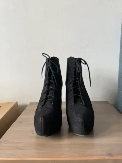 Plateau Heels