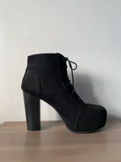 Plateau Heels