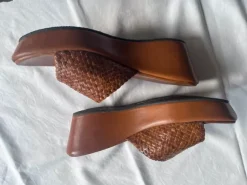 Plateauclogs aus braunem Leder