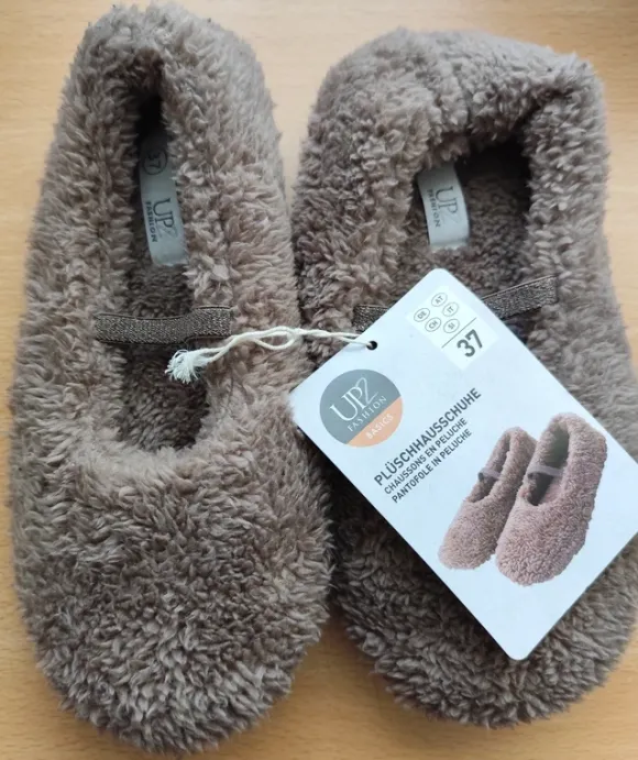 Plüschausschuhe Pantoffeln Gr. 37 neu