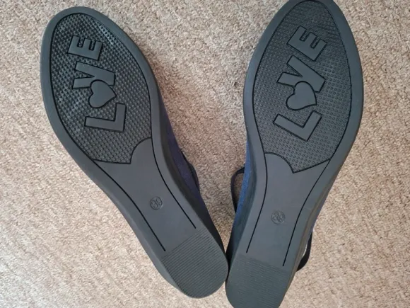 Pretty dark blue shoes