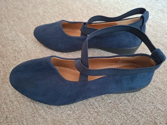 Pretty dark blue shoes