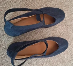 Pretty dark blue shoes
