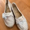 Pull & Bear Espadrilles Gr. 37 Beige Weiß | Plateau Sommerschuhe Damen | Gestreift | Ungetragen