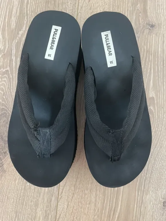 Pull & Bear slippers
