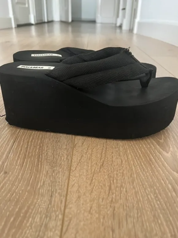 Pull & Bear slippers