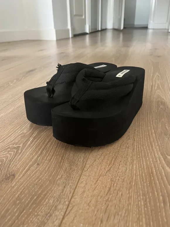 Pull & Bear slippers