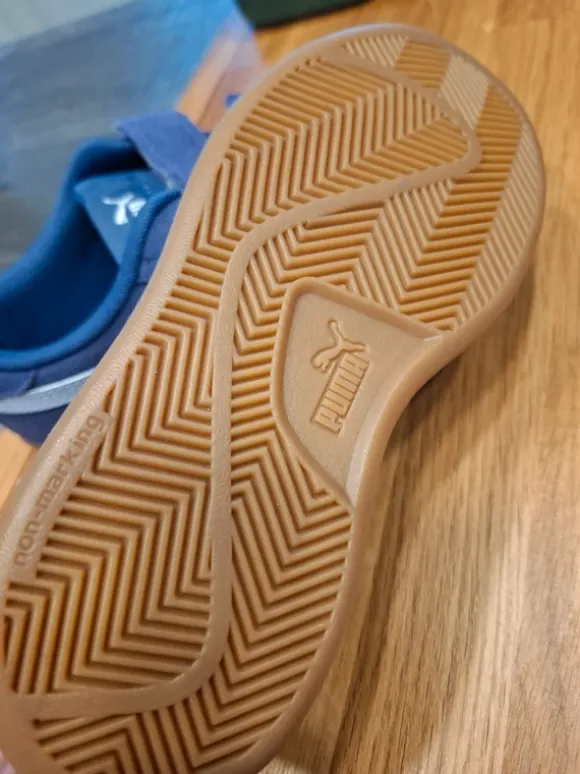 Puma Mädchen Sneaker neu und ungetragen Gr. 33