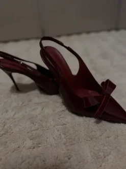 Pumps bordeaux met strik maat 39