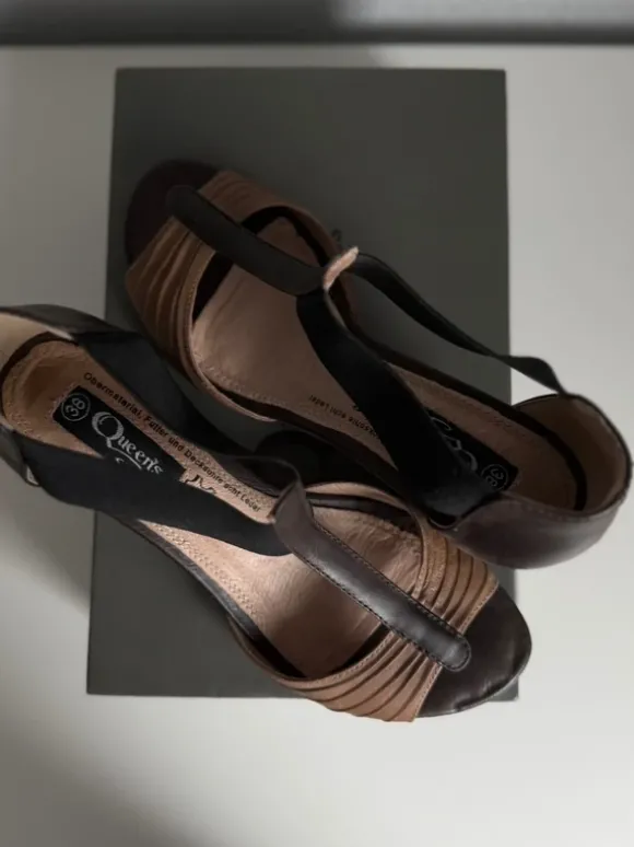 Queens & Sons Schuhe Größe 38 Sandalen Absatz