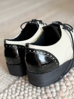 Retro Brogue Schnürschuhe Schwarz/Weiß – Golfstyle