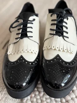 Retro Brogue Schnürschuhe Schwarz/Weiß – Golfstyle