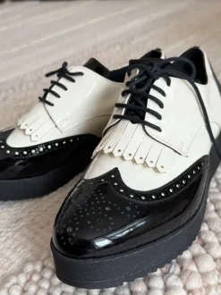 Retro Brogue Schnürschuhe Schwarz/Weiß – Golfstyle