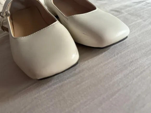 Riemchenballerina Creme