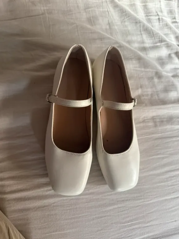 Riemchenballerina Creme