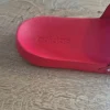Rode adidas badslippers