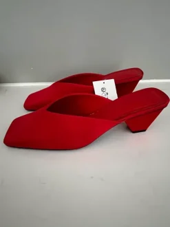 Rode satijnen muiltjes met hak H&M