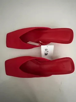 Rode satijnen muiltjes met hak H&M