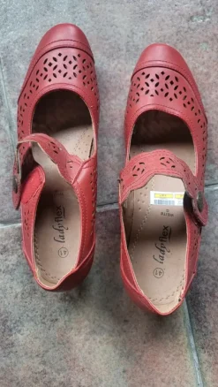 Rode zomerschoenen