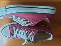 Rote Converse