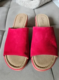 Rote Schlappen