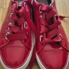 Roter Lack Turnschuh Mustang 42